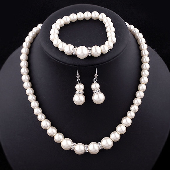 Jewelry - Faux pearl necklace bracelet earrings 3 piece set